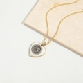 Collana vintage a cuore dorata con smalto bianco e rilievo di moneta antica donna - Smalto Bianco