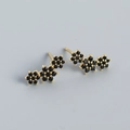 Orecchini a perno a fiore in oro con pietre preziose nere su uno sfondo grigio - Oro (Zirconia Nero)