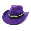 Détail d'un chapeau de cowboy en laine violette avec perles turquoise et pièces en bronze - M (56-58cm) / Violet