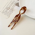 Horquilla en forma de U de acetato con carey y diseño de anillo hueco superior - Café con estampado