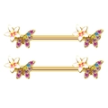 Détail macro de piercings de téton dorés en acier avec papillon coloré et motifs floraux - Fleur Papillon Colorée