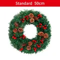 Couronne de Noël standard 50cm avec aiguilles de pin, pommes de pin et baies rouges - Style Simple / 50cm