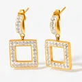Orecchini quadrati dorati con inserto in smalto bianco e strass bianchi lucidi - Stile Zirconia Bianca (KDE612)