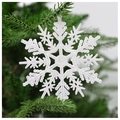 Dettaglio di fiocco di neve color champagne glitterato su ramo di albero di Natale verde - Fiocco di Neve Stile Union Jack / 10cm / Bianco Cristallo