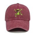 Dettaglio del cappellino in cotone lavato con grafica a forma di rana verde - M (56-58cm) / Borgogna