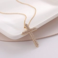 Elegante goldene Kreuzkette mit zweireihigem Zirkonia-Anhänger für Damen und Herren - Goldfarbenes Zweireihiges Diamant-Kreuz (0100K)