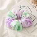 Détail d'un chouchou en mousseline dégradé lavande et vert menthe à texture plissée - Tie-dye Violet Vert Anneau Unique