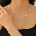 Ensemble collier et bracelet argenté tendance avec pendentifs étoiles blanches - Ensemble de Bijoux Étoile en Perle Artificielle / White Gold Color (Set)