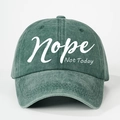 Berretto da baseball verde lavato vintage con ricamo bianco Nope Not Today su sfondo bianco - Verde Scuro