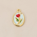 Nahaufnahme von 18K vergoldetem ovalem Tulpenanhänger mit Emaille und kleiner Perle - Goldblau