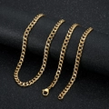 Dettaglio macro della catena cubana placcata oro con robusta chiusura a moschettone - 4.4mm*60cm Catena Solo Oro (Senza Ciondolo)