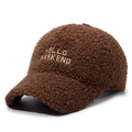 Gorra de béisbol de forro polar marrón oscuro con bordado Hello Weekend, cálida y suave - Ajustable / café