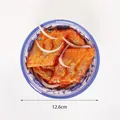 Modelo realista 1:1 de pescado guisado artificial con cuenco de porcelana azul - Pez Sable