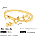 Detailopname van gouden roestvrijstalen rozenarmband met productspecificaties - Enkele Lus Rozen-doornarmband (NB-B6347)