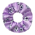 Chouchou en satin violet avec un motif imprimé de ballons de football noirs et blancs - Violet Football