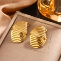 Detailansicht der 18K vergoldeten Vintage-Fächerohrringe mit Wellenstruktur, Größe 1,9 cm - Gold Muschel Wellen Stil (E-275)