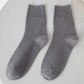 Minimalist dark gray crew socks with ribbed cuffs in high-quality knitted cotton - One Size / Fog Grey