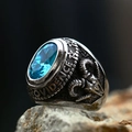 Anillo retro de acero inoxidable con gema azul y relieve de cráneo de carnero - Talla EE. UU. 7 / Zircón Azul Agua
