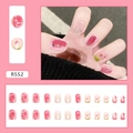Detail van roze kunstnagels set van 24 stuks met glitters en bloemblad ontwerpen - Champagne Goud Poeder Stijl (R552)