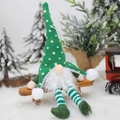 Gnomo di Natale con cappello a maglia verde e gambe lunghe in una scena invernale - Motivo a Pois Verde / Verde