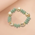 Pulsera retro con cuentas verdes translúcidas y esferas metálicas doradas irregulares - verde claro
