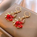 Orecchini a drago cinese con perle rosse e strass in una finitura dorata lucida - Fibbia per Orecchio Drago con Strass Dorati (56# Fibbia per Orecchio-Forma di Drago Dorato)