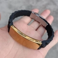 Bracciale da uomo in silicone nero con piastra in metallo dorato e chiusura argento - Oro