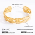 Bracciale a fascia in acciaio inossidabile dorato 18k con design romano largo 15,46 mm - SZ61060-Modello a rilievo a faccia larga dorata