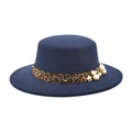 Chapeau fedora bleu foncé à bord large avec ruban léopard, perles et rivets dorés - M (56-58cm) / Bleu marine