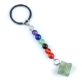 Portachiavi con pietre chakra composto da sette perle e ciondolo a stella verde - Avventurina Verde