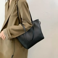 Grand sac cabas minimaliste en cuir PU noir pour femme avec un design spacieux et élégant - Noir