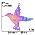 Detailansicht Kolibri-Anhänger aus 18K vergoldetem Edelstahl mit Regenbogen-Effekt - Nur Anhänger / Irisierend