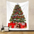 Dettaglio ravvicinato dell'arazzo natalizio bohémien con scatole regalo e un orsetto di peluche - 73X95 CM (Esportazione Spazzolato) / Orsetto e Albero di Regali (GT100563)
