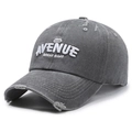 Gorra vintage gris oscuro lavado con bordado Avenue blanco y detalles de efecto desgastado - Ajustable / Gris