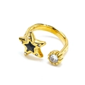 Detalle de un anillo abierto dorado con diseño de estrella de mar, incrustación negra y joyas - Abierto Ajustable / Dorado Color mixto Circonita Estilo 3