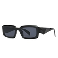 Moderne Retro-Sonnenbrille mit schwarzem Quadratrahmen und 3D geometrischen Bügeln - Schwarzer Rahmen Schwarzgraue Gläser