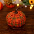 Décoration de table citrouille en tissu à carreaux orange et vert pour fête d'automne - Citrouille en tissu à carreaux orange