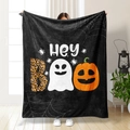 Coperta in flanella di Halloween con sfondo nero, fantasma, zucca e scritte con stampa leopardata - Stile Zucca Fantasma Hey Nero (71033-12)
