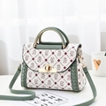 Sac bandoulière blanc tendance avec bandoulière verte et motifs ours rouges stylés - Vert Imprimé