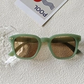 Gafas de sol cuadradas verdes con lentes de té y remaches dorados para hombre y mujer - Verde