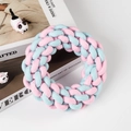 Hundespielzeug aus Baumwolle in Rosa und Hellblau mit strapazierfähigem Knotendesign - Geflochtener Ring / Außendurchmesser 15cm / Rosa und Blau