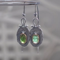 Boucles d'oreilles vintage en argent avec pierre naturelle verte et design couronne - Vert Facetté Rétro Argent