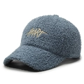 Berretto bouclé grigio-blu con ricamo Heart dorato e calda consistenza invernale - Blu