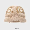 Chapeau bob en peluche kaki avec fleurs au crochet pour chaleur et style hivernal - M (54-58cm) / Kaki