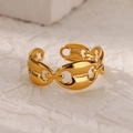 Macro shot of 18k gold plated stainless steel hollow chain ring with smooth metal texture - Adjustable Open / Chain Link (JZ6976G)