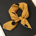Foulard chic en coton et lin à pois jaunes et brun-rouge noué en un nœud - 55x55cm / Pois Bicolores Jaune