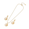 Elegantes Set aus goldener Edelstahl-Mondkette und Ohrringen mit Sonnenstrahlmuster - Muschel Sonne Mond Patchwork (Weiß) / Weiß