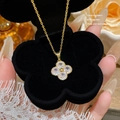 Collana con quadrifoglio in titanio dorato e pietre di zircone in scatola di velluto - Stile ciondolo quadrifoglio (X138) / Oro