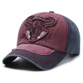 Berretto da baseball vintage lavato con ricamo teschio di toro in bordeaux e blu - Rosso