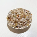 Gravier d'agate naturelle colorée polie dans un plateau blanc pour bricolage - Agate fleur de cerisier